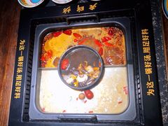 -老牌坊云南鱼豆花火锅(哈西万达店)