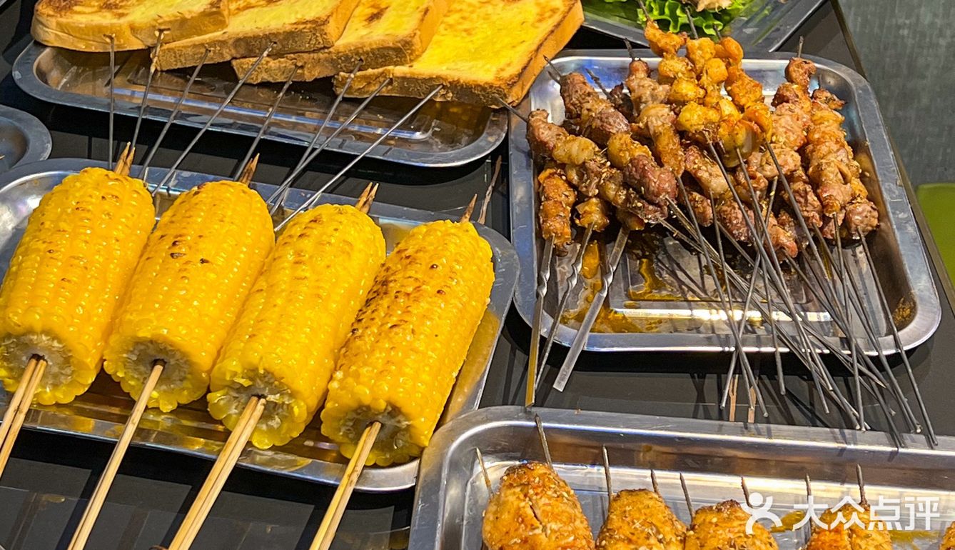 华店附近这家铜锅涮肉里面的烧烤也好好吃啊！ 