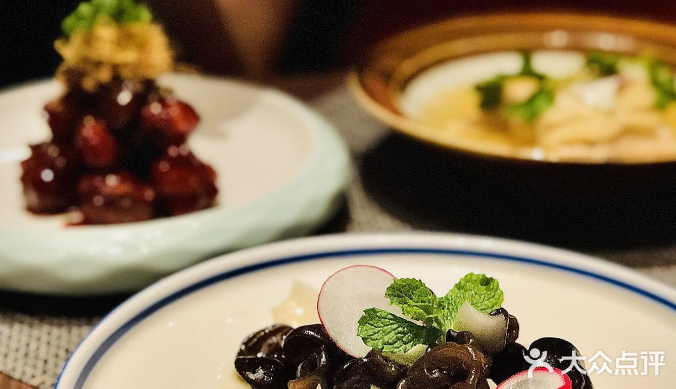 一块肉竟能在口中融化‼️这儿的菜真甜~