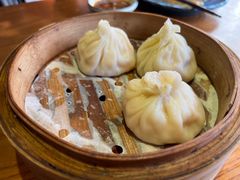 蟹粉鲜虾小笼-鑫震源·苏式大虾生煎(山塘街店)