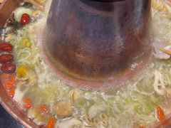-果松木炭酸菜铜火锅·外婆参鸡汤