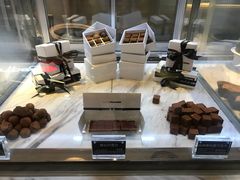 面包甜点陈列柜-Awfully Chocolate(来福士广场店)
