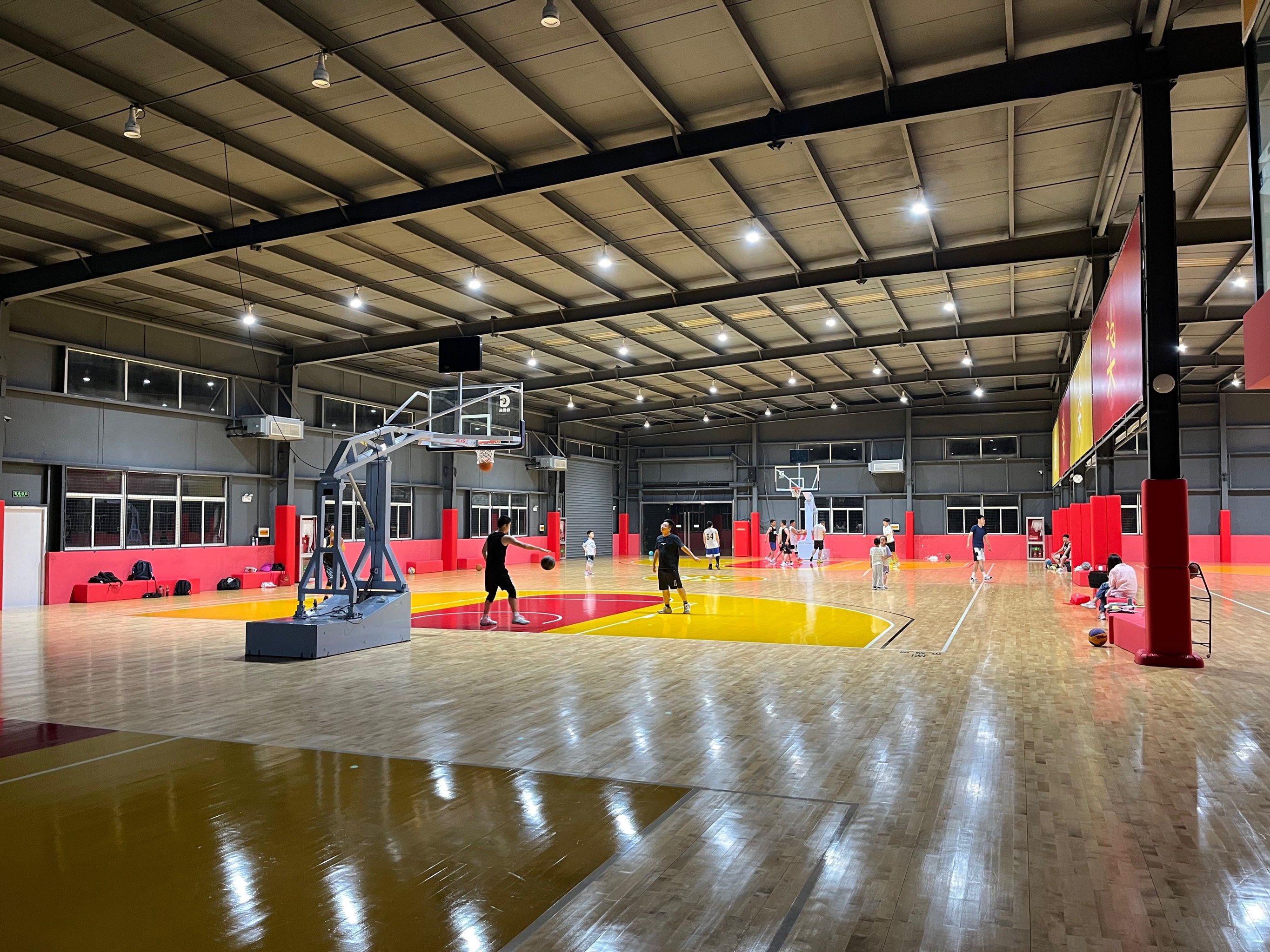 洞泾好的篮羽场馆