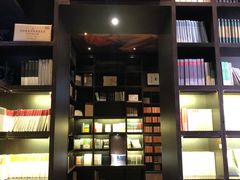 -钟书阁(松江泰晤士小镇店)