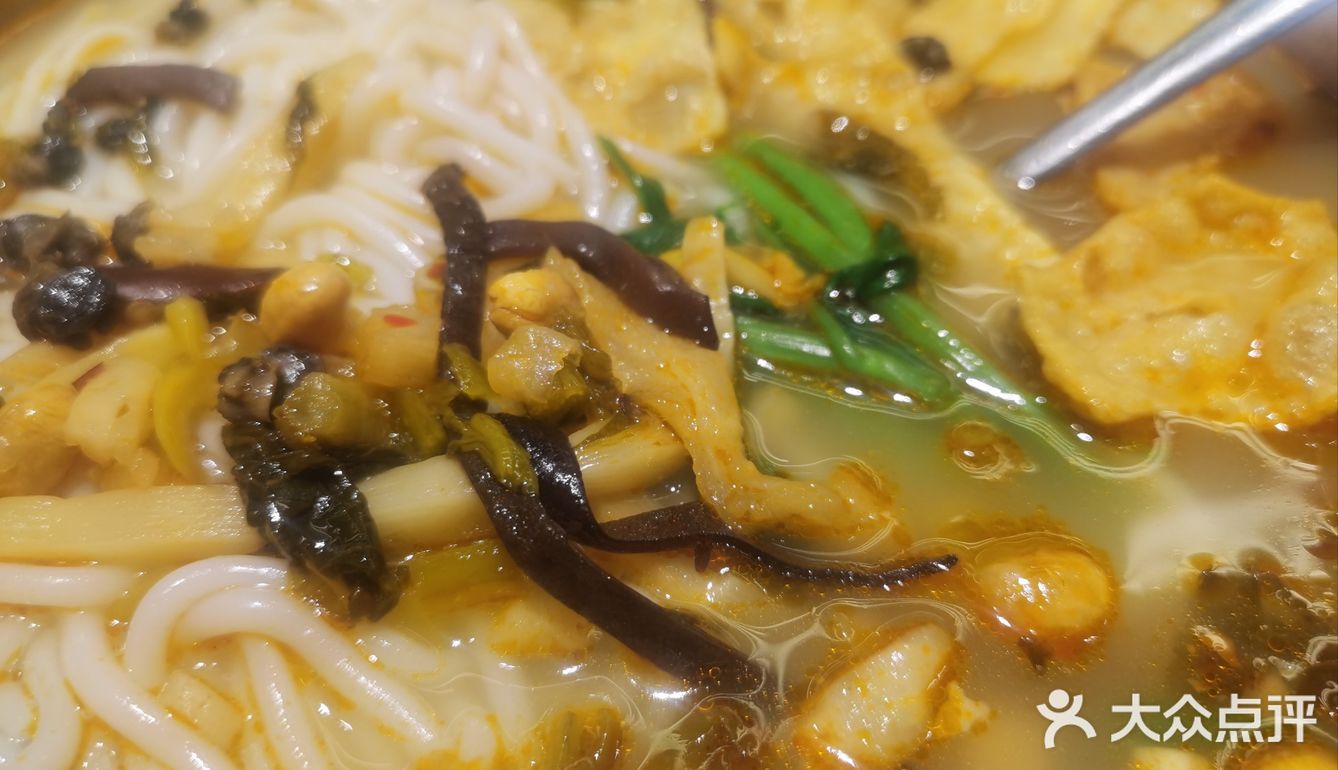 北二环，螺蛳粉+糖水是这个价钱你敢信，薅起！