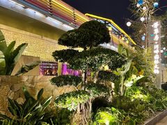 -茅草房·河畔园林火锅