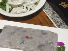 -老牌坊云南鱼豆花火锅(哈西万达店)