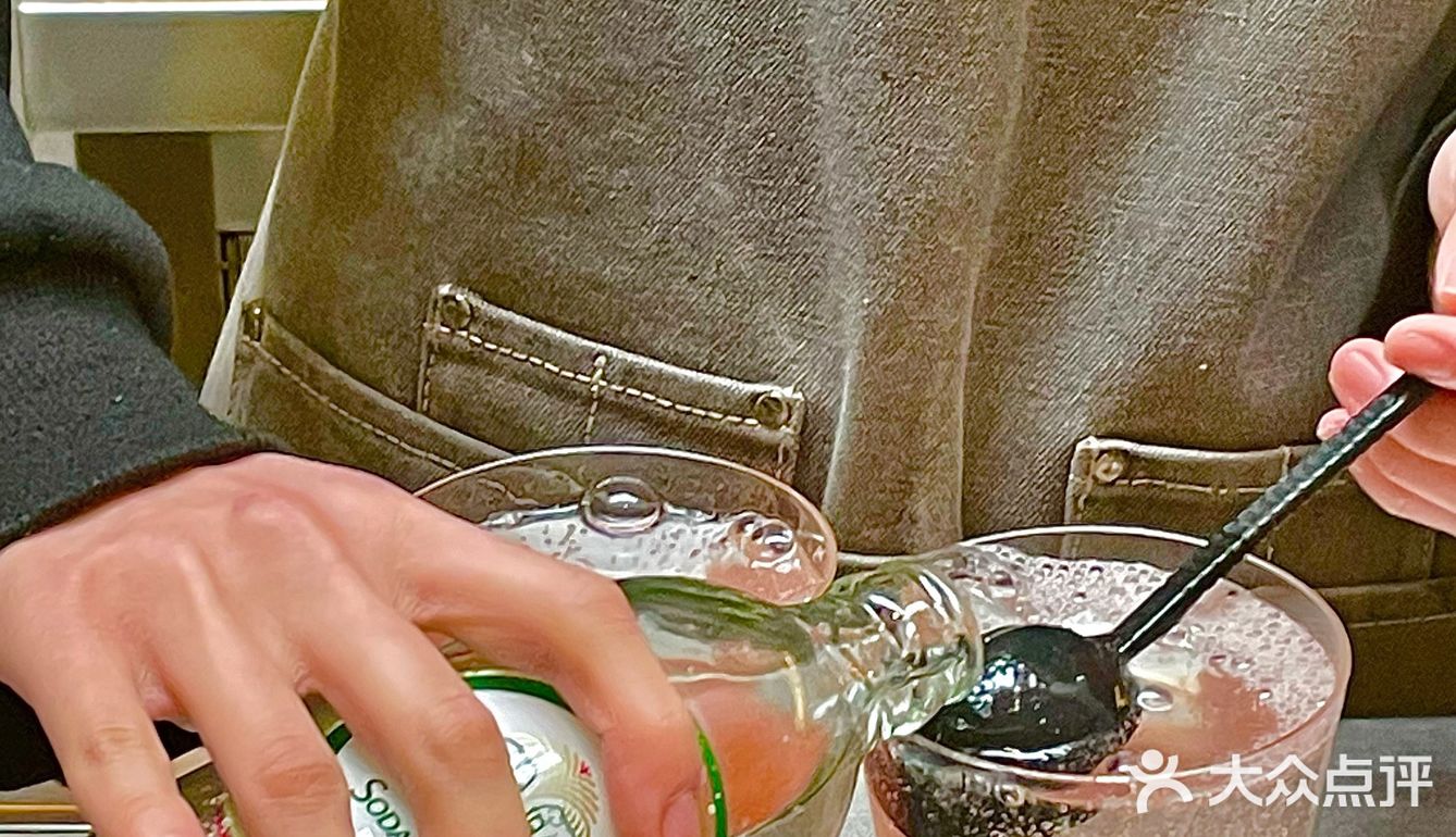 小坐一会儿～喝一杯蔓越莓蜜桃汽泡水