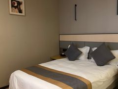 -Zsmart智尚酒店(上海北外滩四川北路东宝兴路地铁站店)