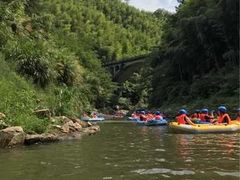 -安吉龙王山峡谷漂流