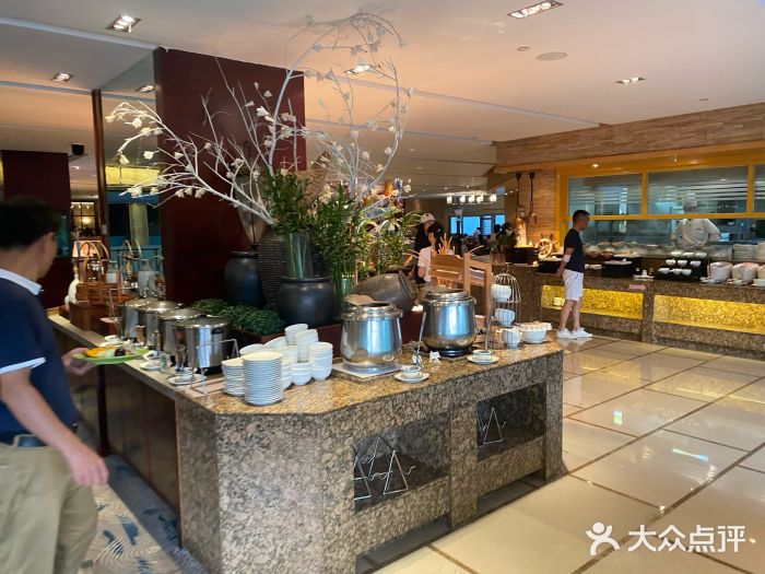 厦门悦华酒店·绿庭主题自助餐厅自助取餐区图片