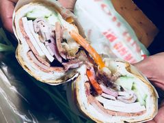 -Bánh Mì Huynh Hoa