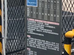 -佘山地铁站-停车场