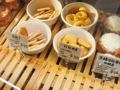-天井·丑面包搭咖啡