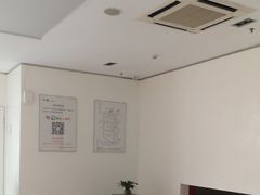 -卡罗酒店(东门晒布地铁站店)