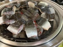 -围炉肉舍•炭烤活鳗•丹东海鲜烤肉(步行街店)