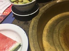 -沪小二炭火蛙锅(淮海中路美食不夜城店)
