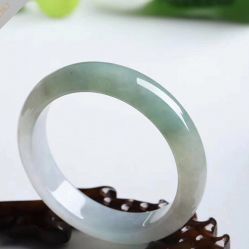 -北京七彩云南翡翠珠宝旗舰店(月坛店)