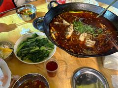 -鸿顺老铁锅美蛙鱼府(解放碑店)