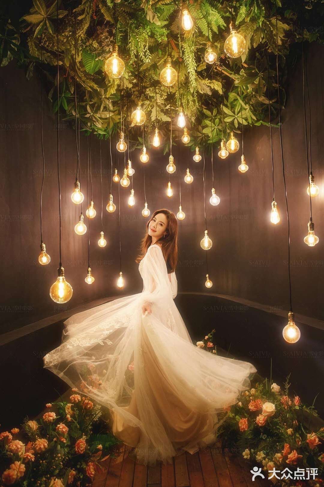 室内拍的夜景婚纱照