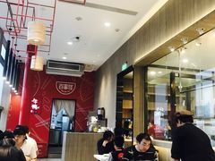 大堂-百事佳烧鸭牛腩(上海虹桥站店)