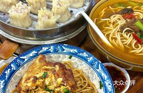 Fresh Pork and Bamboo Shoot Steamed Dumplings