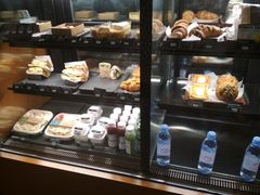 面包甜点陈列柜-星巴克(广州淘金路店)