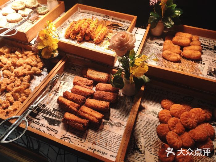 领鲜活海鲜榴莲自助火锅(东门店)图片