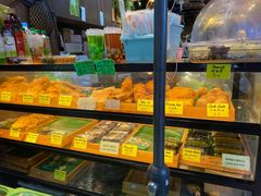 面包甜点陈列柜-班兰叶印尼美食
