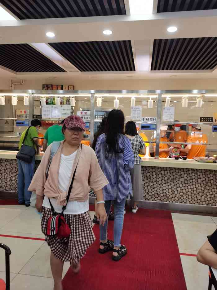 食为天快餐(贵阳路店)-"舌尖3爆燃煎饼果子,其实天津人对于煎饼果.