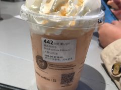 -瑞幸咖啡(岳家嘴地铁站店)