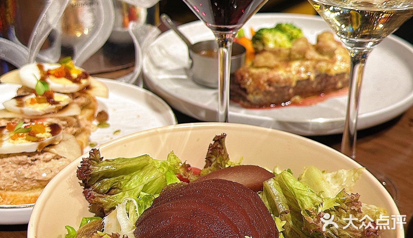 在深圳 好喜欢这种氛围感bistro 🥂