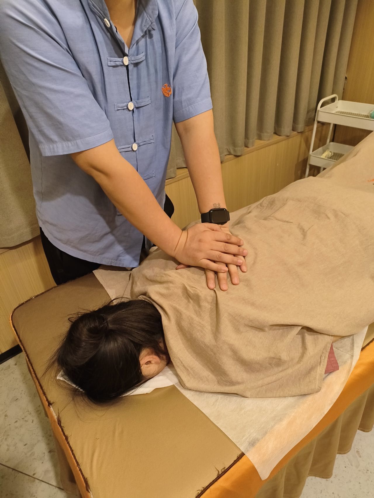 秋冬养肺,下班来按摩喽!