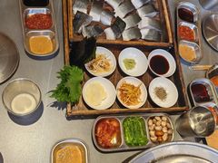 -围炉肉舍•炭烤活鳗•丹东海鲜烤肉(步行街店)