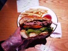 经典手打牛肉堡-龙治汉堡(中华城店)