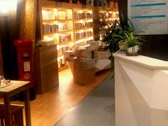 -新华里咖啡书吧(新华书店小寨店)