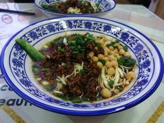 -渝之汇牛肉豌杂面