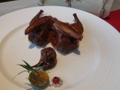 沙田玻璃乳鸽-馋遇江南·精致湖景雅宴(东方之门店)