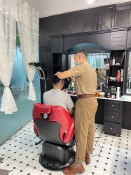 -老男孩男士理容馆·理发·烫染·修面