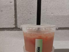 草莓波波-RWORK·COFFEE(滨江店)