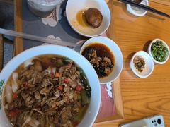 -呷佬·长沙手工米粉(金沙江路店)