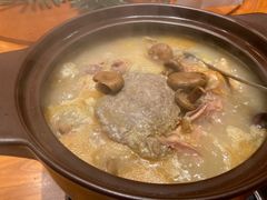 -帅巴人舅母子腊蹄民俗村