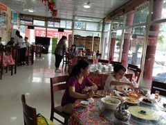 大堂-何适山庄 ·可团建(水长城P2停车场店)