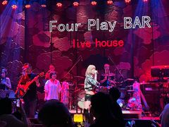 -FOUR PLAY BAR