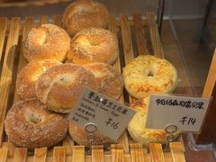-天井·丑面包搭咖啡