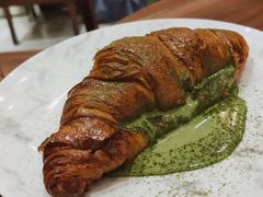 爆浆抹茶可颂-DECAMERON十日谈(卓悦汇店)