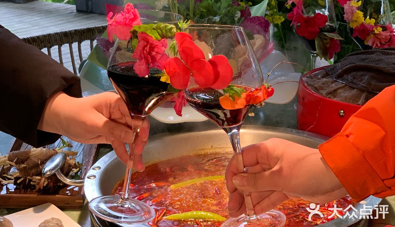 电子科大！湖光梦影茅歌水韵喊你吃火锅儿！