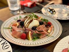 圣诞火腿莓果布拉塔沙拉-IL TEATRO 精品意大利餐厅