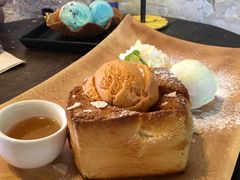 -莓园冰淇淋店