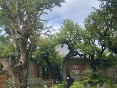 -Chom Cafe and Restaurant